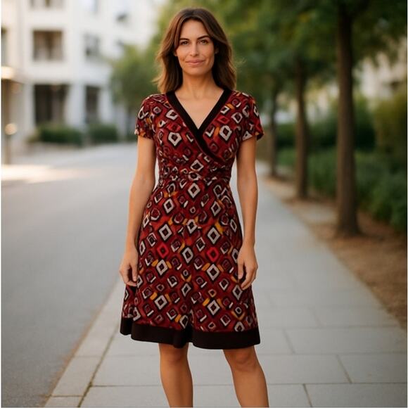 SANDRA DARREN Faux Wrap Style Dress Size 8P - Picture 2 of 10